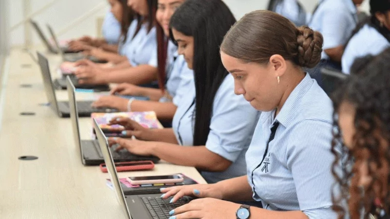 Personas trabajando en equipo